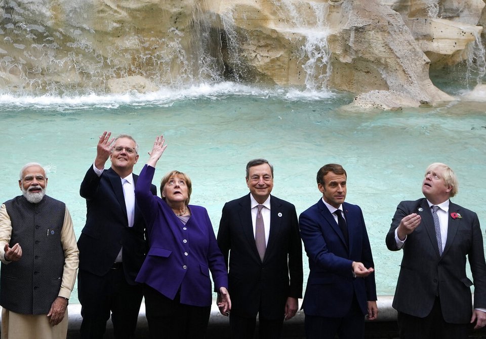 Έριξαν στο συντριβάνι ένα "ιταλικό ευρώ"
