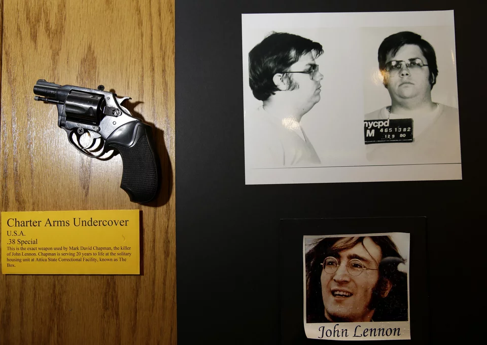 To 38άρι περίστροφο με το οποίο ο Τσάπμαν σκότωσε τον Τζον Λένον - Φωτογραφία: AP Images
