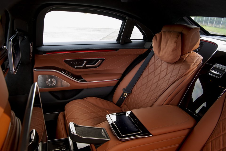 Το σαλόνι της Mercedes S680 Guard αποπνέει έντονη πολυτέλεια