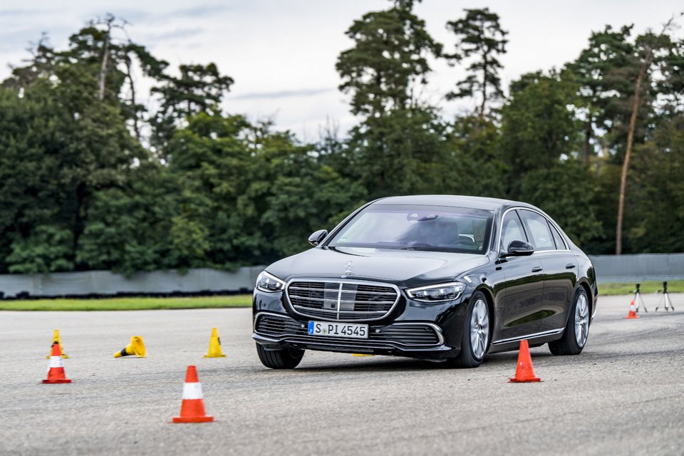 Η Mercedes κοστολογεί τη νέα της θωρακισμένη λιμουζίνα στα 550.000 ευρώ
