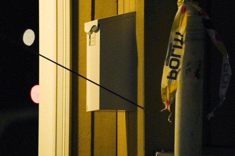 Ένα από τα βέλη του μακελάρη καρφωμένο σε τοίχο