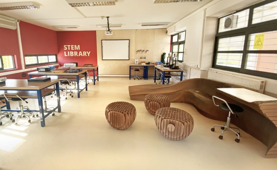 Η STEM βιβλιοθήκη που δημιούργησε η ΠΛΑΙΣΙΟ σε δημόσιο σχολείο