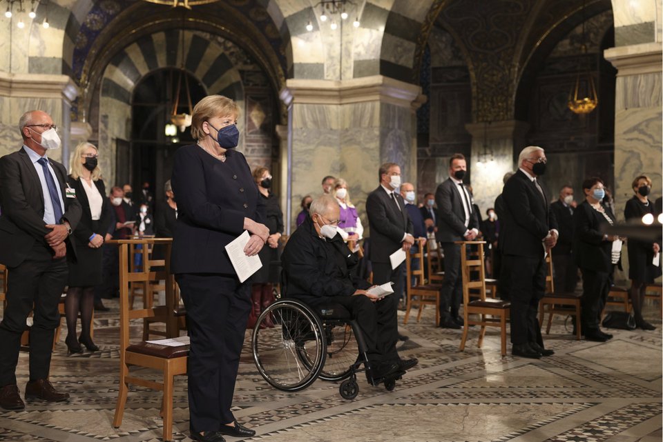 Παρά την κόντρα τους, παρέμεινε πιστός στην Ανγκελα Μέρκελ / Φωτογραφία: AP Photos
