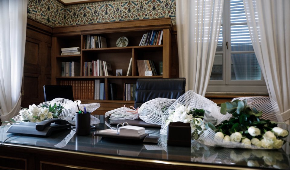 Λουλούδια στο γραφείο της Φώφης Γεννηματά στη Βουλή / Φωτογραφία: ΓΙΩΡΓΟΣ ΚΟΝΤΑΡΙΝΗΣ/EUROKINISSI