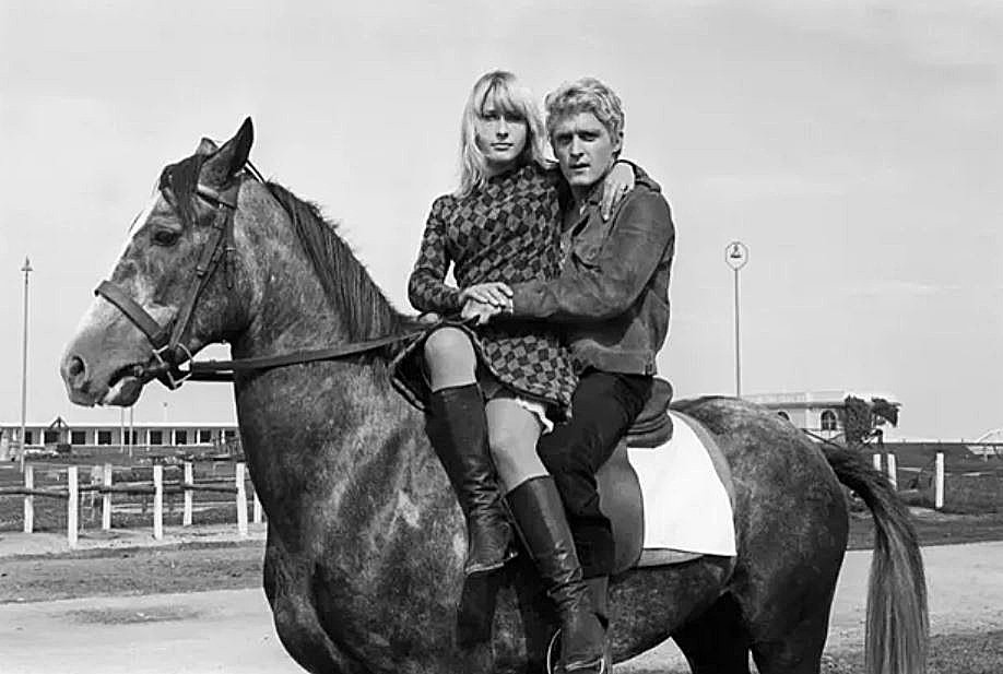 Η Αλίν με τον Κριστόφ πάνω σε άλογο