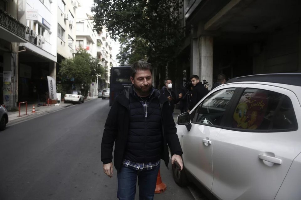 Συγκλονισμένος ο Νϊκος Ανδρουλάκης φτάνει στα γραφεία του ΚΙΝΑΛ / AΠΕ Γιάννης Κολεσίδης