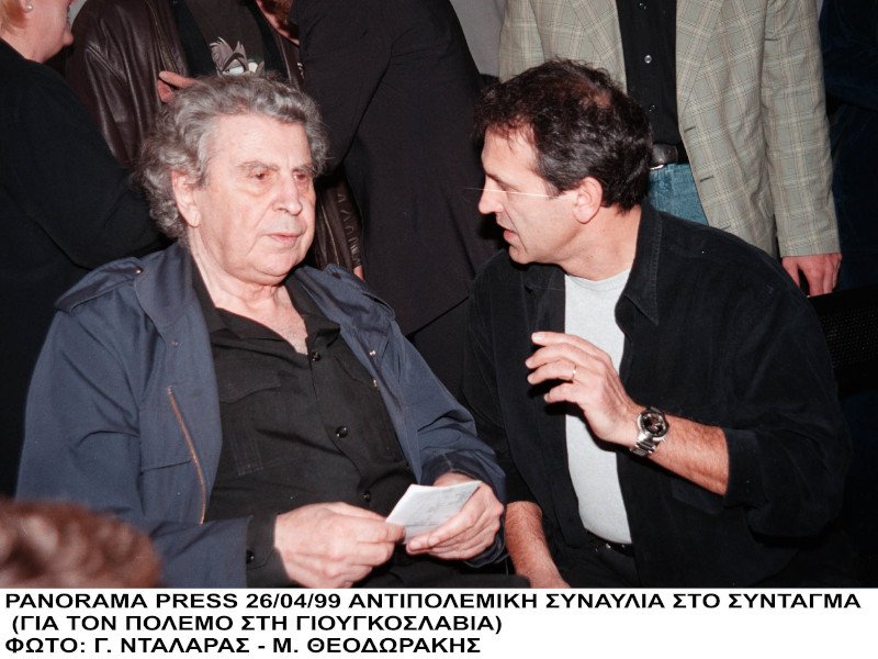 Ο Γιώργος Νταλάρας γνώρισε τον Μίκη Θεοδωράκη στο ξεκίνημα της καριέρας του, στο Παρίσι το 1972, στη διάρκεια της δικτατορίας. Πρώτος καρπός της συνεργασίας τους ήταν τα 18 λιανοτράγουδα της πικρής πατρίδας σε ποίηση Γιάννη Ρίτσου