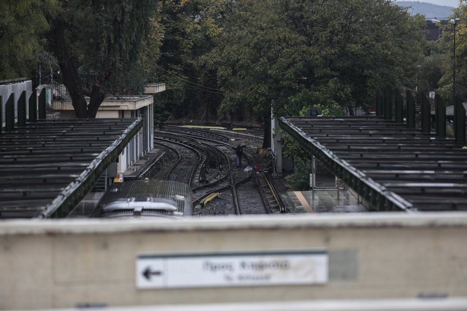 Διακοπή κυκλοφορίας στον ΗΣΑΠ λόγω συσσώρευσης υδάτων στον σταθμό «Θησείο» / Φωτογραφία: ΒΑΣΙΛΗΣ ΡΕΜΠΑΠΗΣ-ΕΥΡΩΚΙΝΗΣΗ