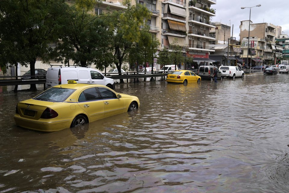 Δρόμοι ποτάμια εξαιτίας της κακοκαιρίας Μπάλλος