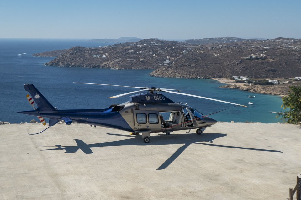 Το ελικόπτερο του Γκούπτα στη Μύκονο την προηγούμενη εβδομάδα. Φωτογραφία που ανήρτησε στο twitter ο δημοσιογράφος των FT, Robert Smith