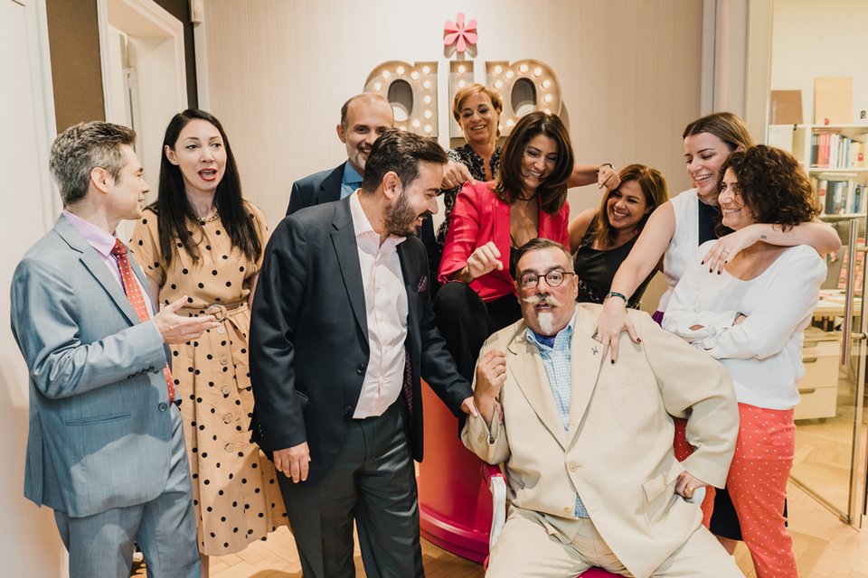 H Αλεξία Μπακογιάννη με τους συνεργάτες της στην αία*relate / Φωτογραφία: iefimerida-Πάνος Μάλλιαρης