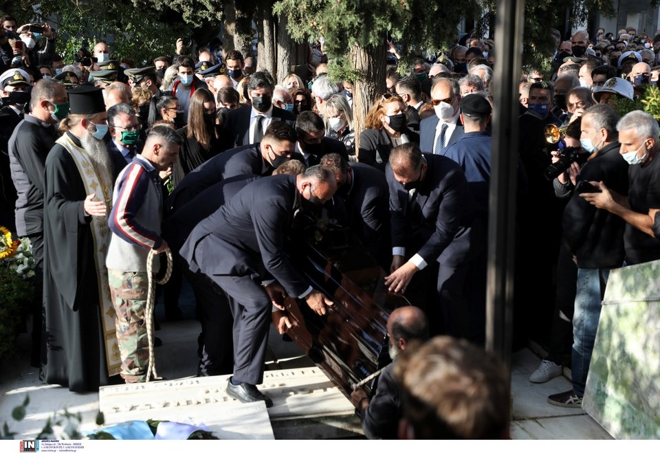 Το φέρετρο με τη σορό της Φώφης Γεννηματά / Φωτογραφία: Intimenews/ΣΤΕΦΑΝΟΥ ΣΤΕΛΙΟΣ