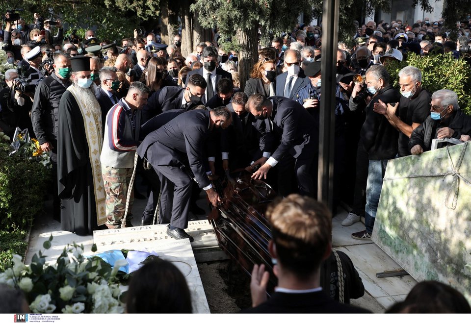 Το φέρετρο με τη σορό της Φώφης Γεννηματά / Φωτογραφία: Intimenews/ΣΤΕΦΑΝΟΥ ΣΤΕΛΙΟΣ