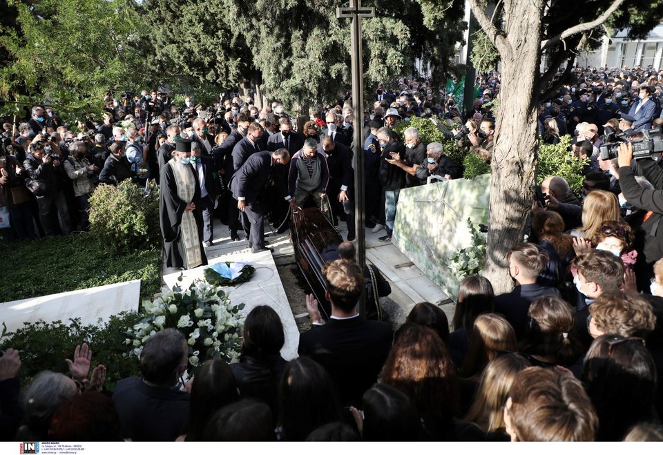 Το φέρετρο με τη σορό της Φώφης Γεννηματά / Φωτογραφία: Intimenews/ΣΤΕΦΑΝΟΥ ΣΤΕΛΙΟΣ