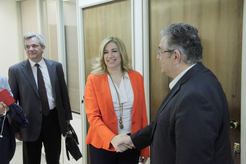 Ο Νίκος Βοσδογάνης πλάι στη Φώφη Γεννηματά κατά τη διάρκεια παλαιότερης συνάντησής της με τον γ.γ. του ΚΚΕ Δημ. Κουτσούμπα
