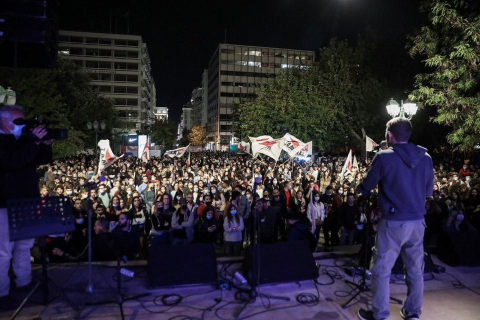 Στιγμιότυπο από τη συναυλία για τον Παύλο Φύσσα στο Σύνταγμα / Φωτογραφία: ΓΙΑΝΝΗΣ ΠΑΝΑΓΟΠΟΥΛΟΣ/EUROKINISSI
