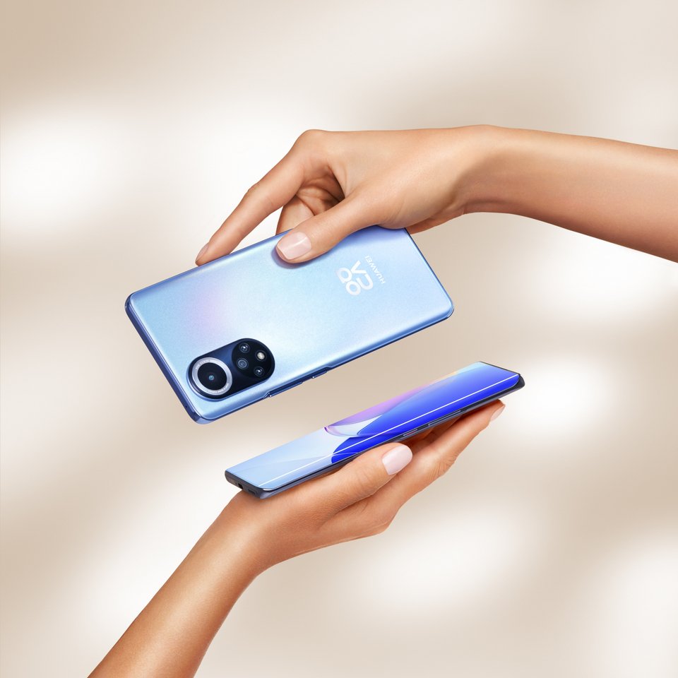 To HUAWEI nova 9 είναι εξαιρετικά λεπτό, με πάχος μόλις 7,77 χιλιοστά και βάρος περίπου 175 γραμμάρια