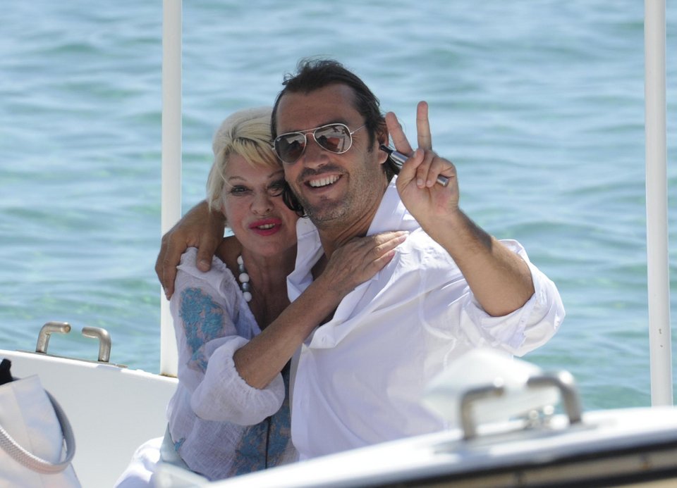 Η Ιβάνα Τραμπ με τον Ροσάνο σε διακοπές στη Σαρδηνία το 2018