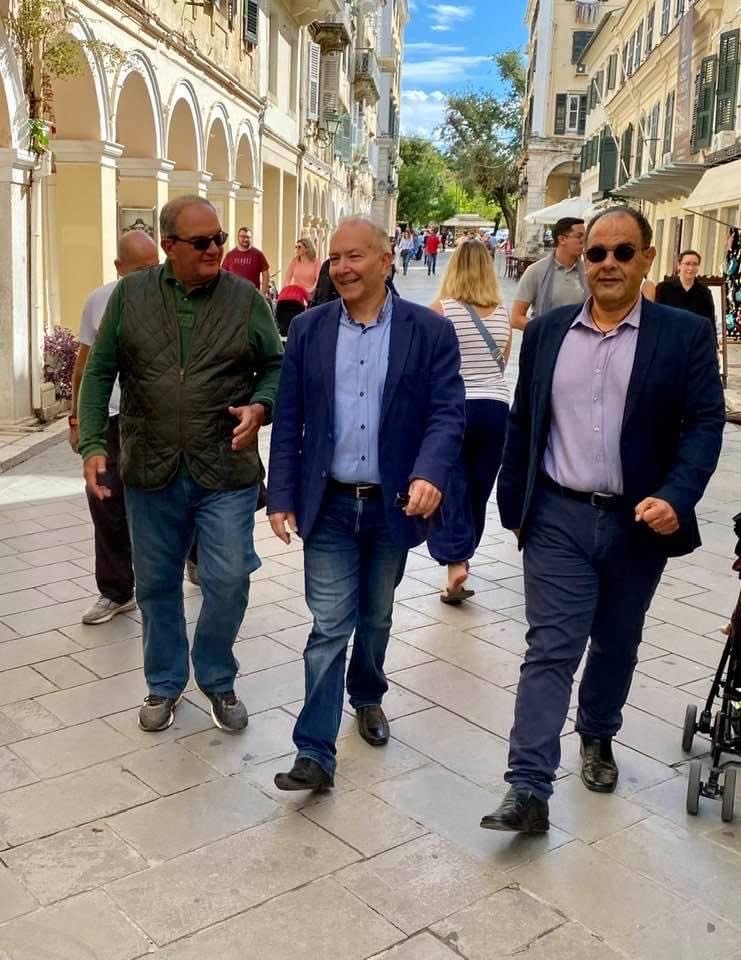 Φθινοπωρινό ταξίδι αναψυχής για τον πρώην πρωθυπουργό Κώστα Καραμανλή