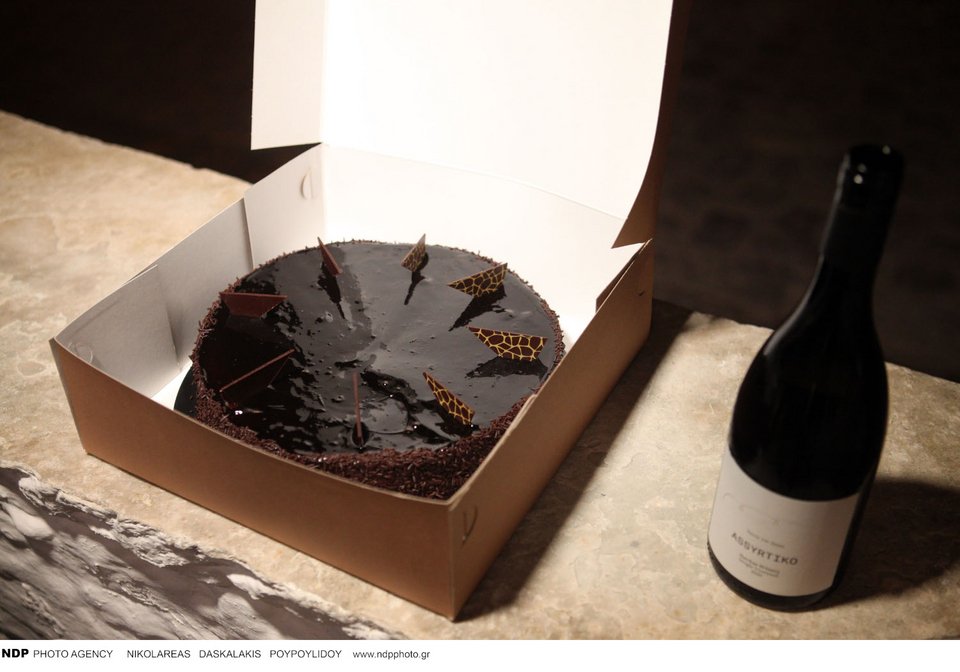 To κέρασμα στους δημοσιογράφους.