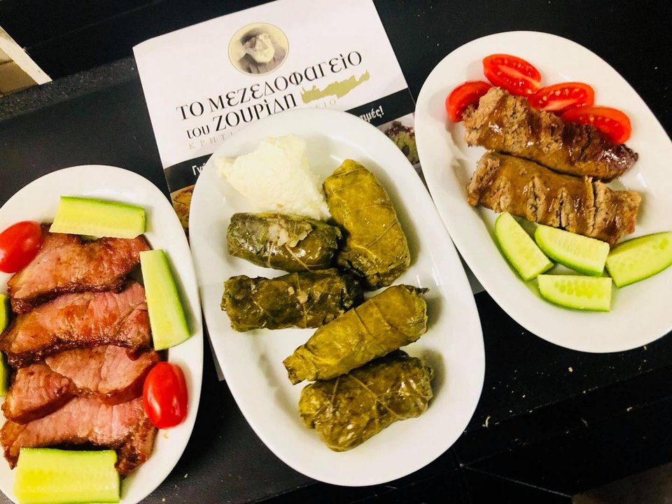 Απάκι, ντολμαδάκια με ξυνόχοντρο, λουκάνικο ξυδάτο