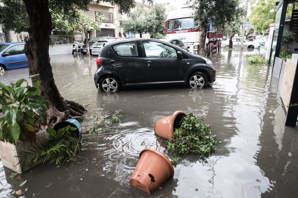 Έντονα τα προβλήματα που δημιούργησε ο «Μπάλλος» σε όλη την Αττική / Φωτογραφία: ΓΙΑΝΝΗΣ ΠΑΝΑΓΟΠΟΥΛΟΣ-EUROKINISSI