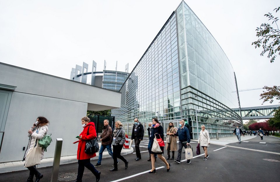 Πολίτες της Διάσκεψης έξω από το Ευρωκοινοβούλιο