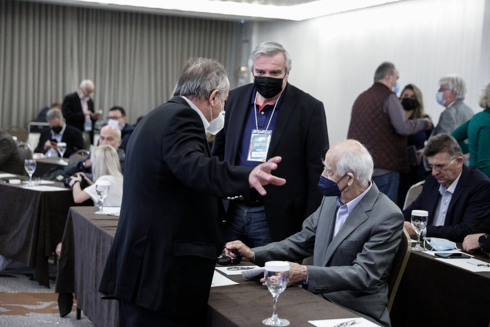 Χάρης Καστανίδης, Χρήστος Πολυζωγόπουλος (αριστερά) και Απόστολος Κακλαμάνης / Φωτογραφία: Eurokinissi