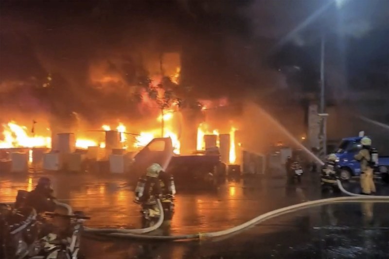 Σε 46 ανέρχονται οι νεκροί και σε 41 οι τραυματίες από πυρκαγιά που ξέσπασε σε κτίριο