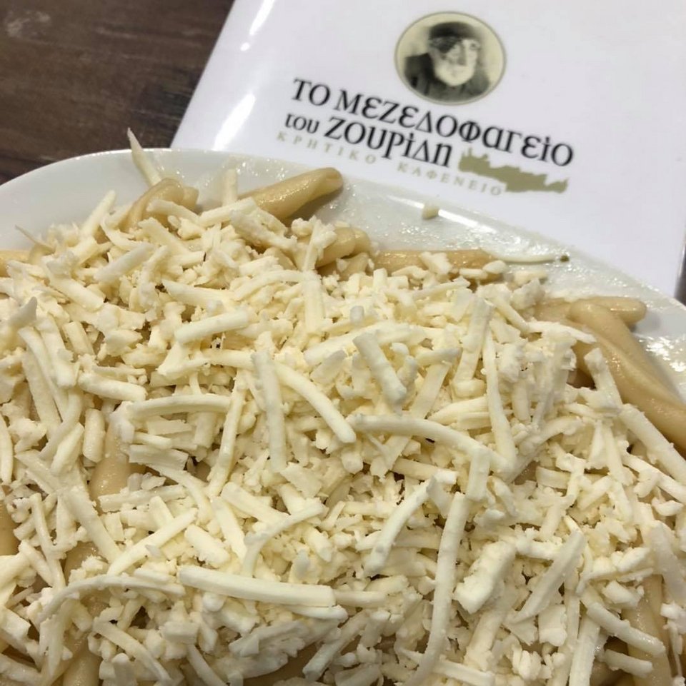 Μακαρόνια σκιουφιχτά με μυζήθρα