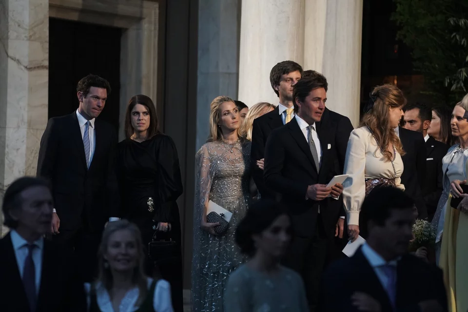 Oι πριγκίπισσες Ευγενία και Βεατρίκη συνοδευόμενες από τους συζύγους τους/Φωτογραφία: Sooc