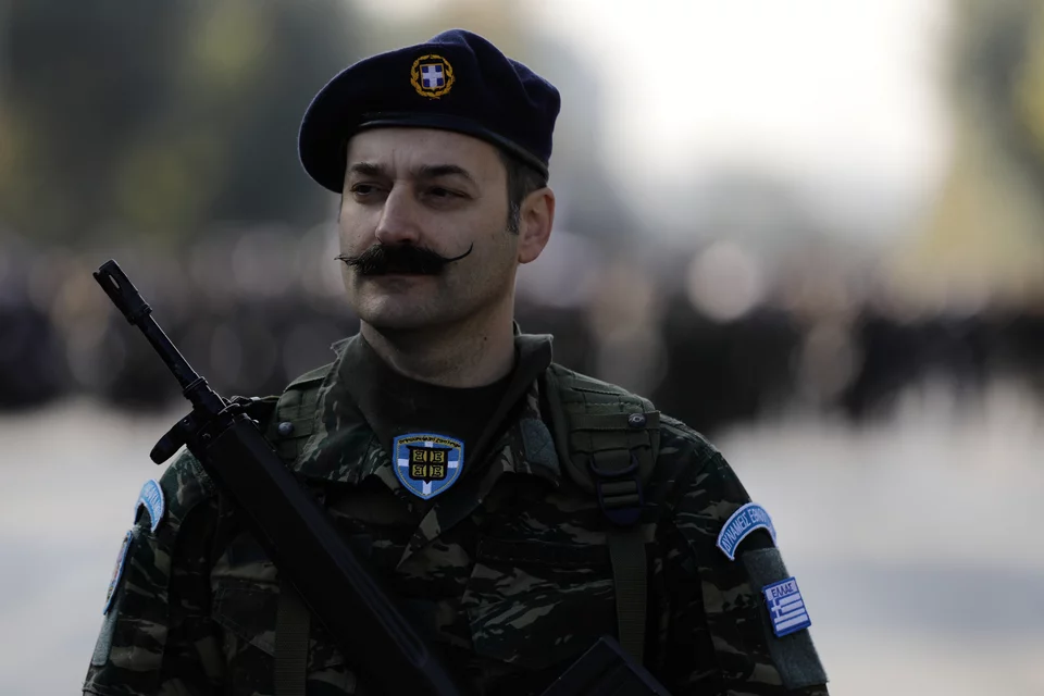 Ο στρατιωτικός με το τσιγκελωτό μουστάκι που έκλεψε την παράσταση στη Θεσσαλονίκη 3