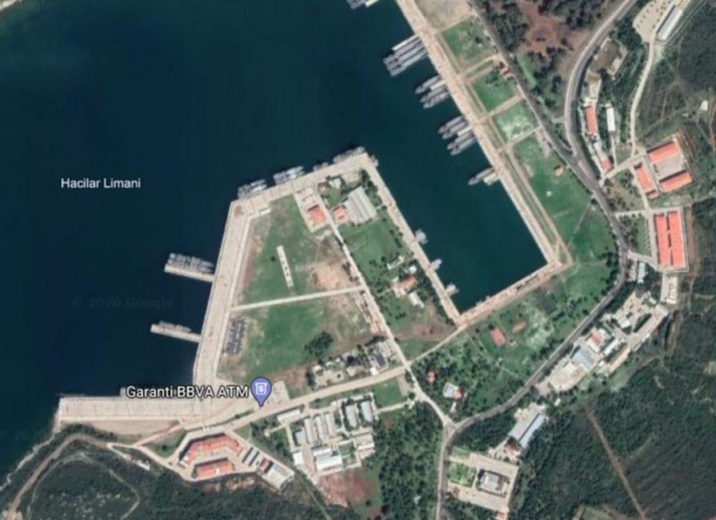 Τουρκικά αποβατικά σκάφη στη βάση της Φώκαιας