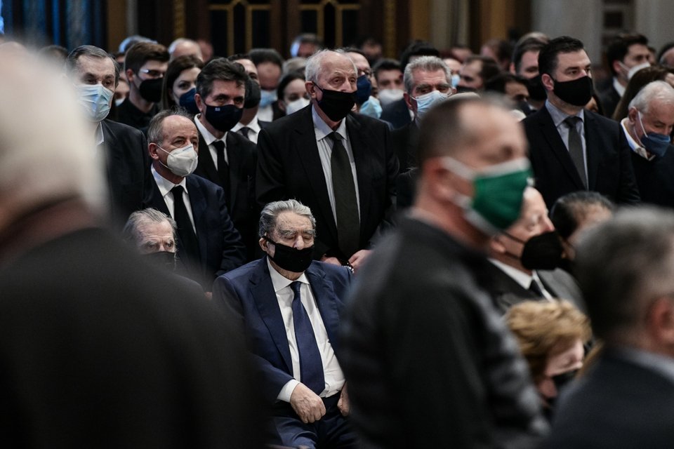 Ο Βαρδής και ο Γιώργος Βαρδινογιάννης στην κηδεία της Φώφης Γεννηματά