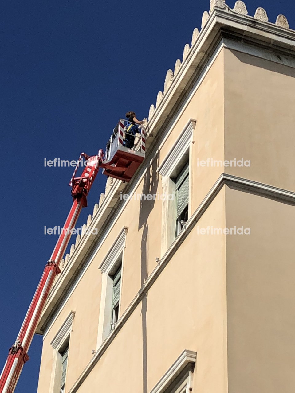 Βουλή εργασίες στα αετώματα