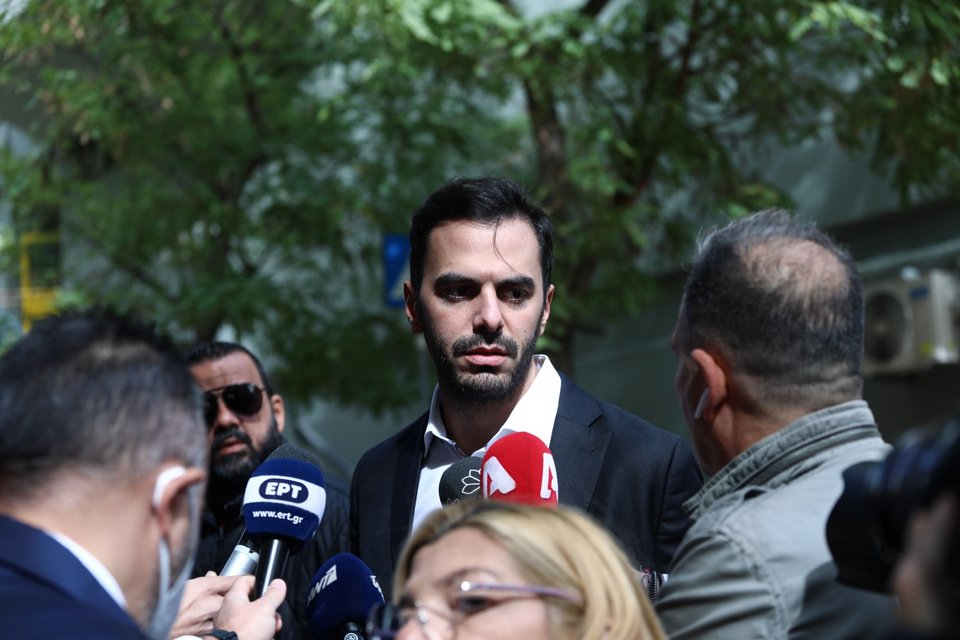 Σοκαρισμένος ο γραμματέας του ΚΙΝΑΛ, Μανώλης Χριστοδουλάκης, στον «Ευαγγελισμό» / Φωτογραφία: Dimitris Kapantais / SOOC