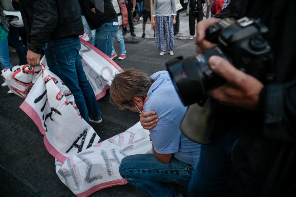Στιγμιότυπο από την ένταση στο πανεπκειδευτικό - Φωτογραφία: ΜΙΧΑΛΗΣ ΚΑΡΑΓΙΑΝΝΗΣ/EUROKINISSΙ