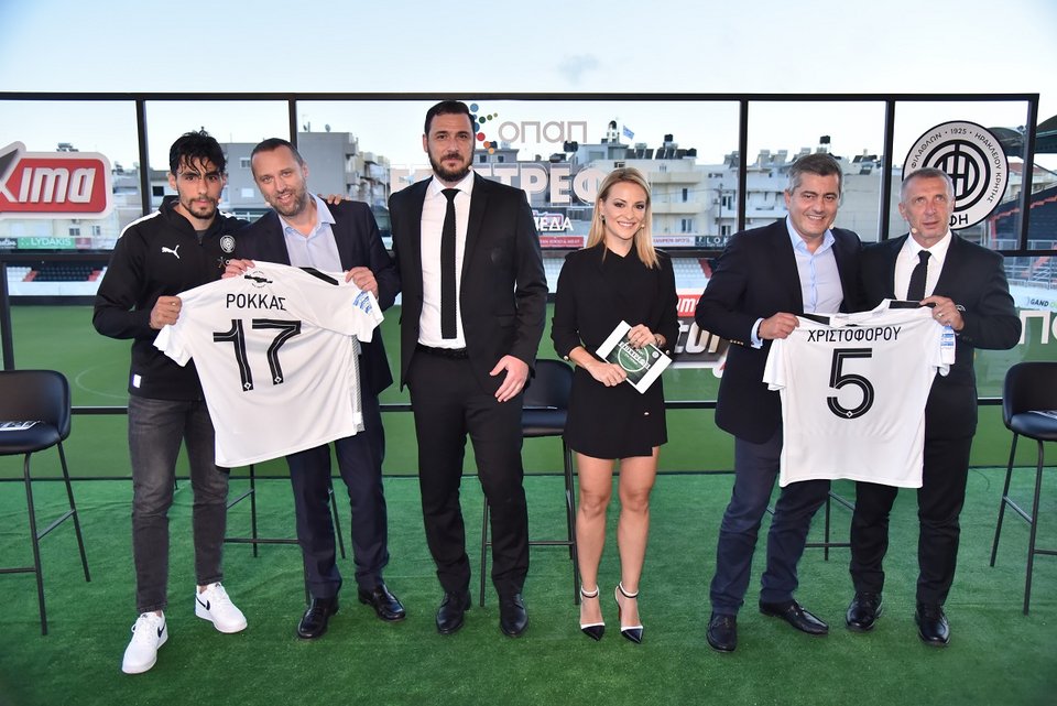 Πραξιτέλης Βούρος, αρχηγός ΠΑΕ ΟΦΗ 1925, Γιάννης Ρόκκας, Διευθυντής Marketing, Επικοινωνίας και Χορηγιών ΟΠΑΠ, Μηνάς Λυσάνδρου, Διευθύνων Σύμβουλος και Α’ Αντιπρόεδρος ΠΑΕ ΟΦΗ 1925, Λίλα Κουντουριώτη, Οδυσσέας Χριστοφόρου, Αναπληρωτής Διευθύνων Σύμβουλος ΟΠΑΠ, Νίκος Νιόπλιας, προπονητής ΠΑΕ ΟΦΗ 1925  Οδυσσέας Χριστοφόρου, Αναπληρωτής Διευθύνων Σύμβουλος ΟΠΑΠ, και Μηνάς Λυσάνδρου, Διευθύνων Σύμβουλος και Α’ Αντιπρόεδρος ΠΑΕ ΟΦΗ 1925