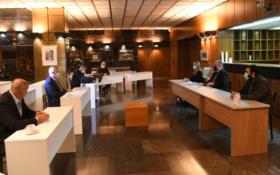 Συνάντηση του Δημήτρη Κουτσούμπα με μέλη του ΔΣ της ΠΟΕΔΗΝ / Φωτογραφία: EUROKINISSI