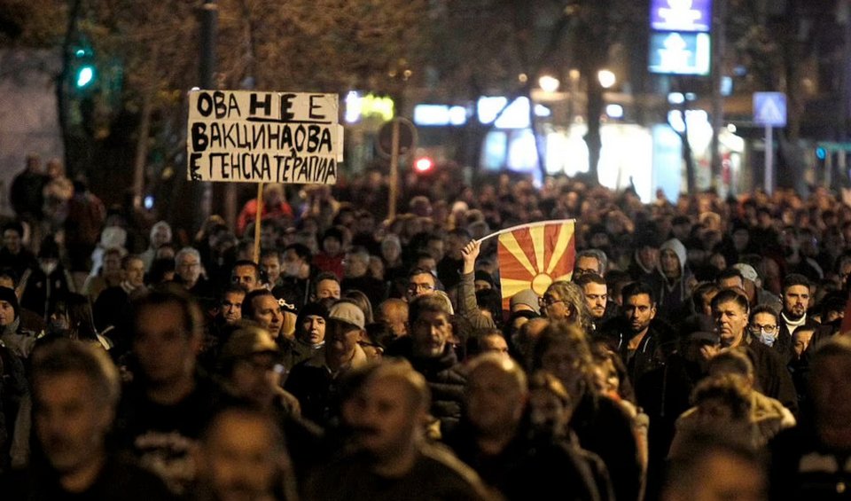 Διαδήλωση στα Σκόπια μετά την εισήγηση των υγειονομικών Αρχών της Βόρειας Μακεδονίας για υποχρεωτικό εμβολιασμό