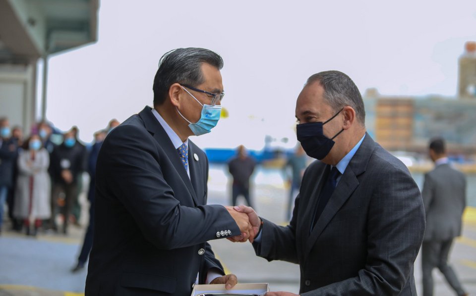 Ο κ. Πλακιωτάκης με τον πρόεδρο του ΟΛΠ, Yu Zeng Gang / Φωτογραφία: Intimenews-ΠΕΡΙΣΤΕΡΗΣ ΔΗΜΗΤΡΗΣ