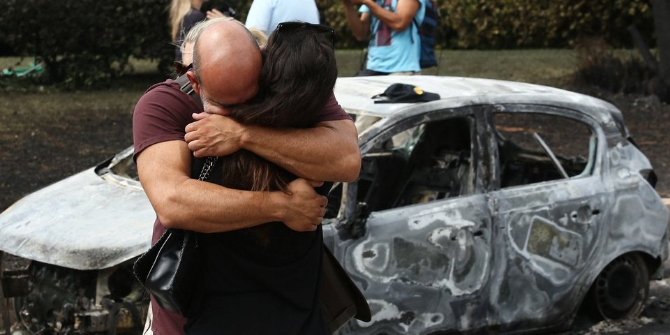 Κάτοικοι σε απόγνωση μετά τις πυρκαγιές στο Μάτι - Φωτογραφία: ΛΙΑΚΟΣ ΓΙΑΝΝΗΣ / INTIME NEWS