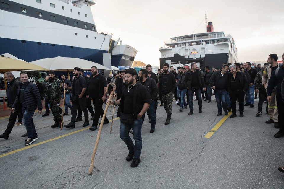 αγρότες από Κρήτη στο λιμάνι Πειραιά