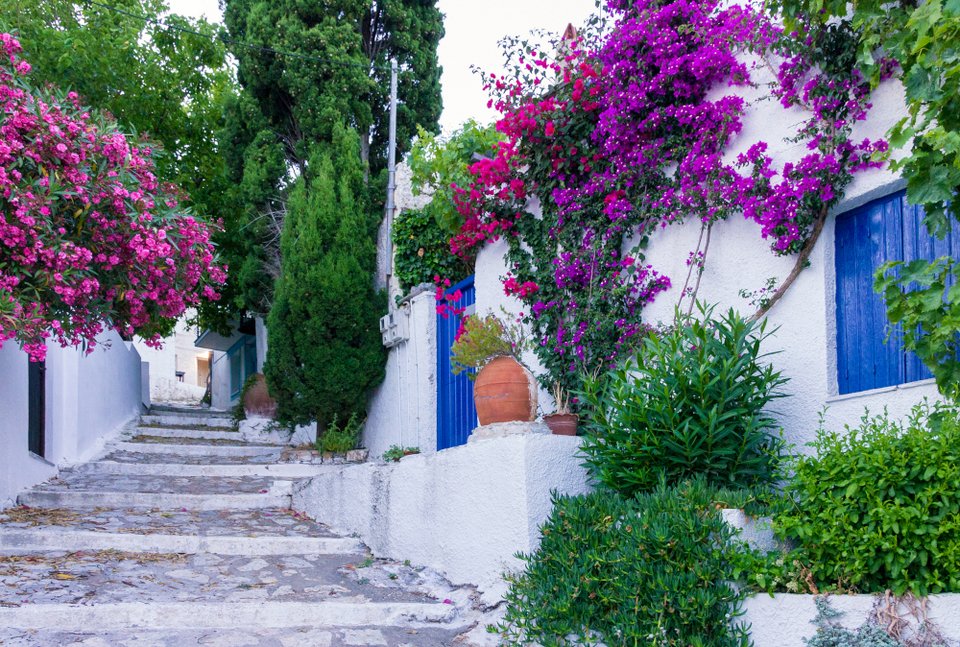 Σοκάκι της Αλοννήσου / Φωτογραφία: Shutterstock