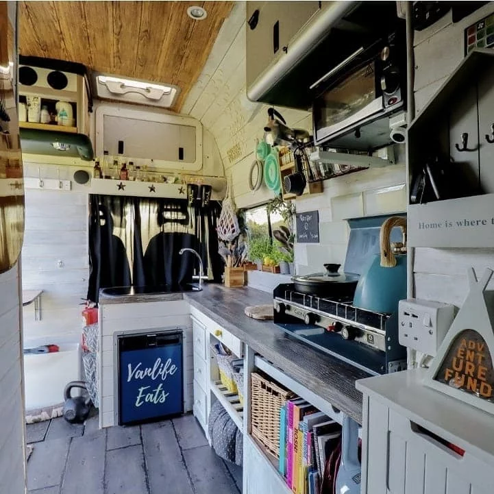Η κουζίνα του βαν