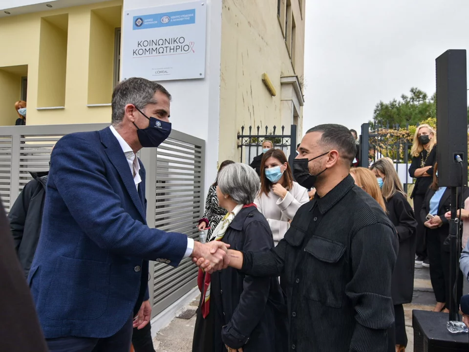 χειραψία Κώστα Μπακογιάννη με Αναστάσιο Σταυρόπουλο