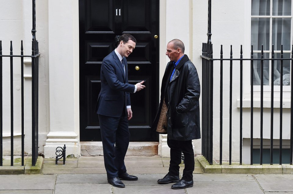 Ο Οσμπορν με τον Βαρουφάκη στην Downing Street 11, τον Φεβρουάριο του 2015 / Eurokinissi