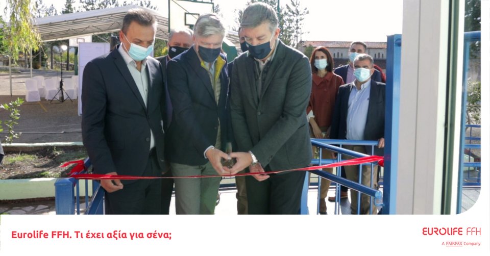 Ο Αλέξης Καρδαμπίκης, Δήμαρχος Αγράφων, ο Αλέξανδρος Σαρρηγεωργίου, Πρόεδρος &amp; Διευθύνων Σύμβουλος της Eurolife FFH, και ο Στέφανος Χανδακάς, Πρόεδρος &amp; Ιδρυτής της HOPEgenesis, εγκαινιάζουν τον παιδικό σταθμό Αγράφων  