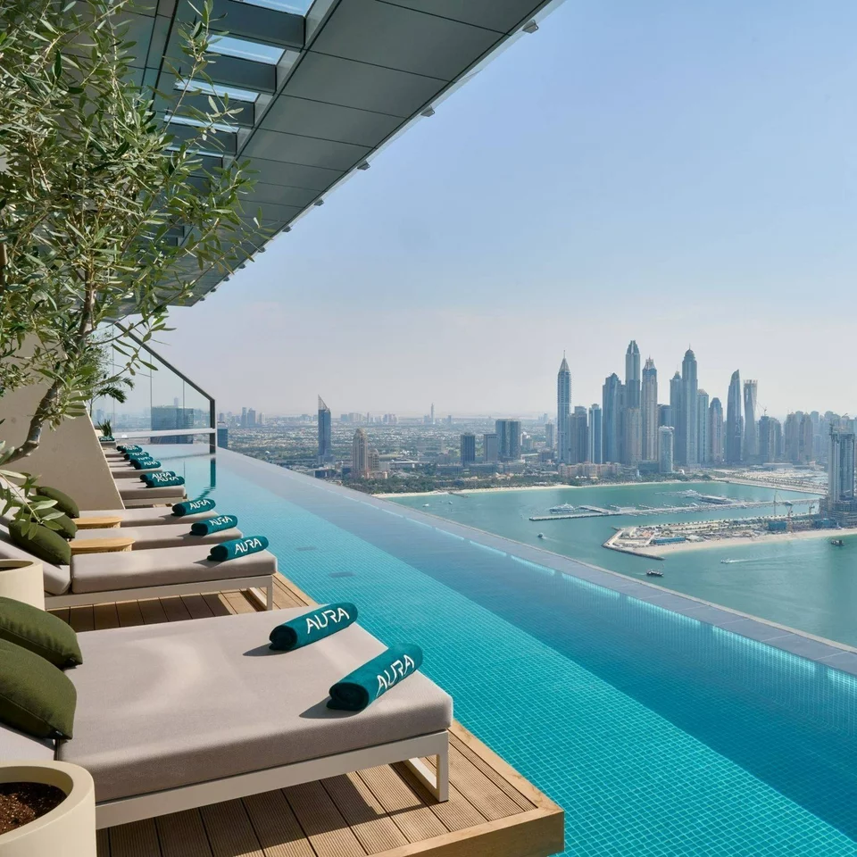 πισίνα ντουμπάι θέα ουρανοξύστες