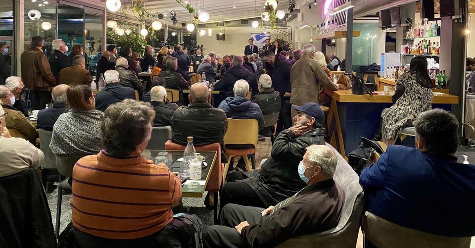 Κόσμος στη συγκέντρωση του Ανδρέα Λοβέρδου στις Σέρρες
